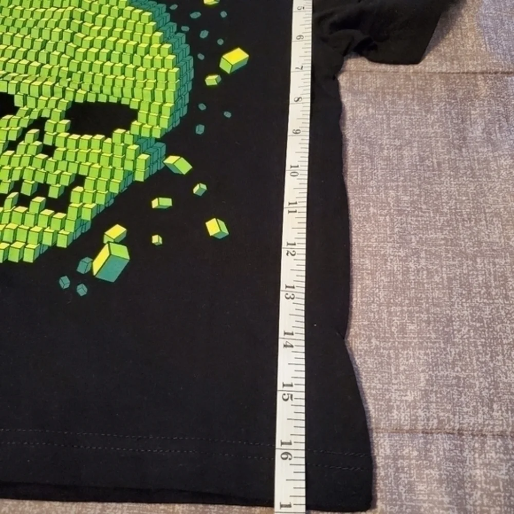 Children's Place Kid's skull T-shirt size 4